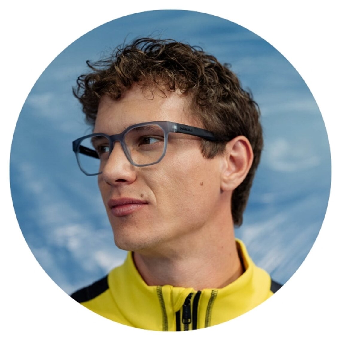Man wearing lightweight HEAD optical frames in sporty look